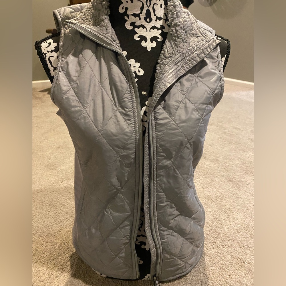 LL Bean zip up vest with zip up pockets